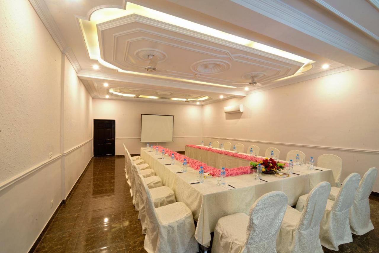 Hotel One Lalazar Мултан Экстерьер фото